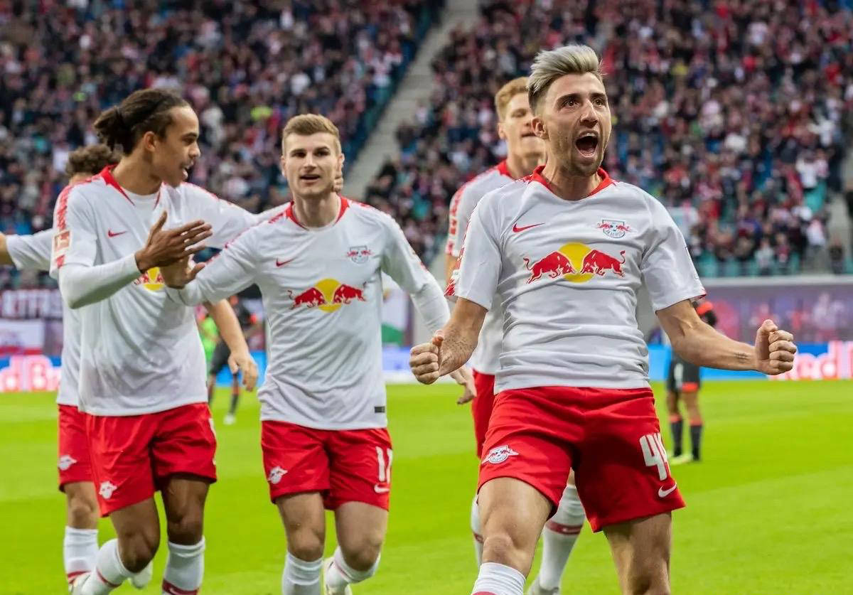 德国杯冲刺阶段走向成谜，埃因霍温更衣室发声，球迷炸锅，球队文化再被提及 -多米app下载