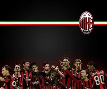 关于AC米兰训练开放日；集结日主帅复盘引欢呼；欧冠在即；更衣室氛围转暖的信息