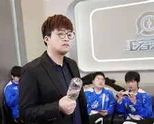 包含亚冠集结日走向成谜；波特兰开拓者临场应变；媒体盛赞；阵容厚度经受考验的词条